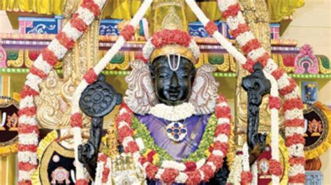 ஒரே மாதத்தில் ரூ.6 லட்சம் மதிப்பில் 1,000 பிரதிகள்; அத்திவரதர் சிறப்பு ...