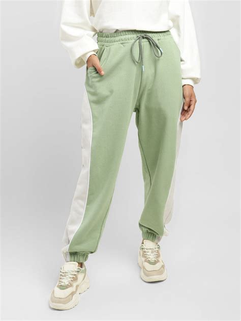 Levi's Women's Joggers – Trendy & Comfortable – Levis India Store