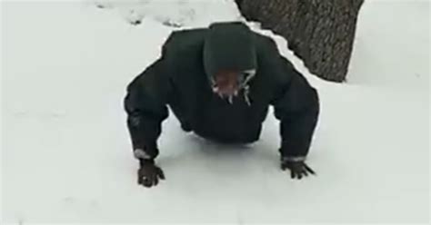 BSF Jawan Does 47 Push Ups: Fit India Challenge