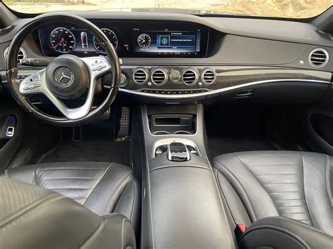 Mercedes Benz S560 – Golden E Luxury