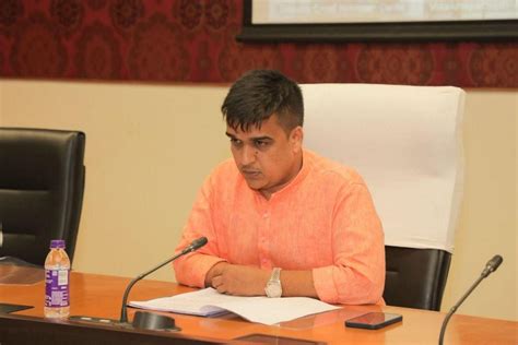 Gujarat Home Minister under fire after broad daylight murder of young ...