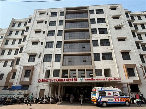 A minor girl gave birth to a baby girl in a slum in Manjalpur area of ...