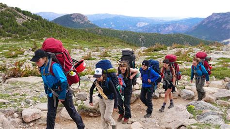 Girls Backpack Hiking 的图像结果