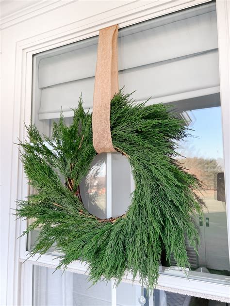 HOW TO HANG OUTDOOR WINDOW WREATHS - Red White & Denim