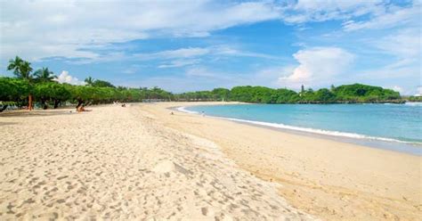 https://www.water-sports-bali.com/wp-content/uploads/2018/02/Nusa-Dua-Clean-White-Sand-Beach-With-Calm-Waves.jpg
