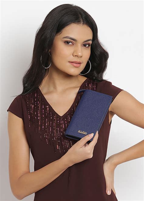 Get Bi-fold Multi Slot Clutch Wallet at ₹ 1319 | LBB Shop