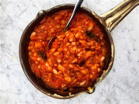 Tuscan Cannellini Beans with Tomatoes and Garlic (Fagioli All ...