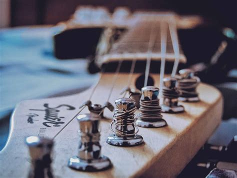 When To Change Electric Guitar Strings | All Stringed
