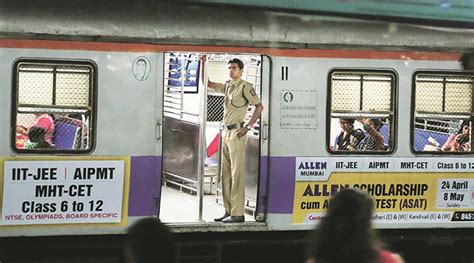 Mumbai Local Train Coach 的图像结果