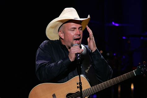 Remember When Garth Brooks Made History With a 'Memory'?