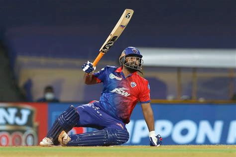 Rishabh Pant IPL 2023 में स्टेडियम में नजर आए