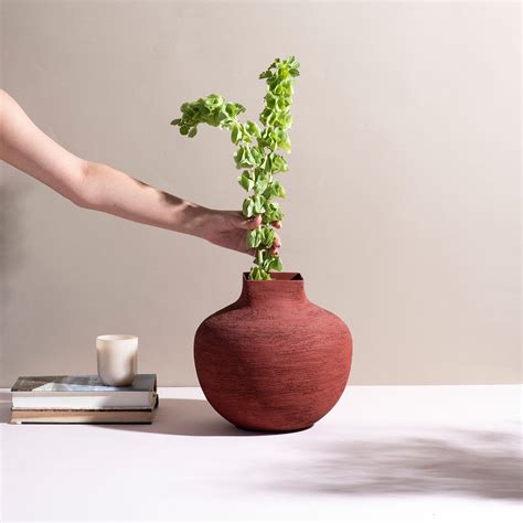 Buy Elegant Black Textured Metal Vase | Vase for Flowers at Best Price ...