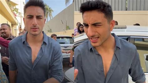 Heroine Waha Khadi Hai: Ibrahim Ali Khan Gets Visibly ANNOYED As Pap ...