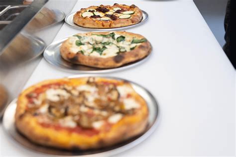 Gallery – Sunshine Tomato Pizzeria