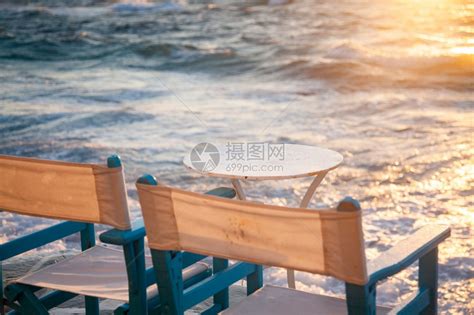旅行海边餐桌的厅日落夏假期时喝白葡萄酒闲暇晚餐高清图片下载-正版图片307932948-摄图网