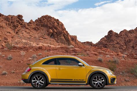2017 Volkswagen Beetle Dune Revealed at LA Auto Show, Available as a Cabriolet - autoevolution