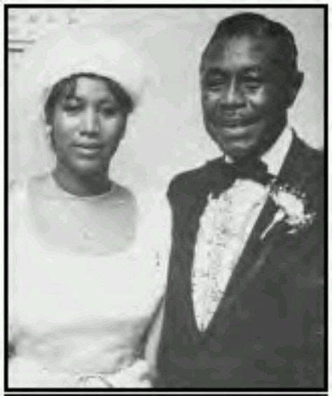 Aretha and her father | Aretha franklin, Soul music, Singer