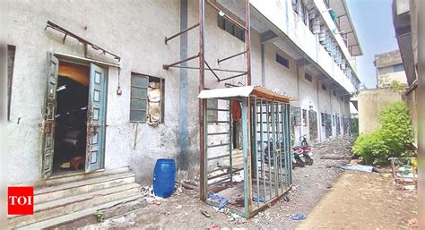 Elevator Collapse Leaves One Dead, Seven Injured | Surat News - Times ...