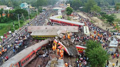 印度列车脱轨相撞事故现场_时图_图片频道_云南网