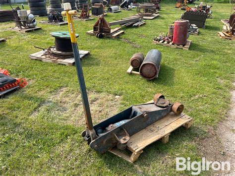 Lincoln Heavy Duty 10-Ton Hydraulic Floor Jack | Agriculture | BigIron