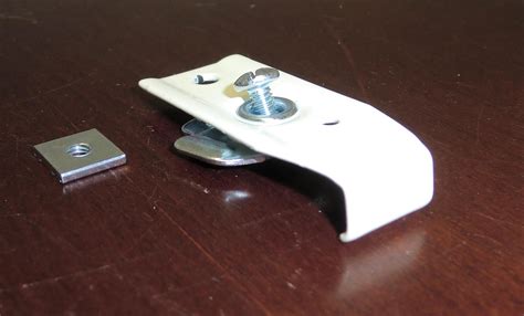 Ceiling Mount Traverse Rod Support 的图像结果