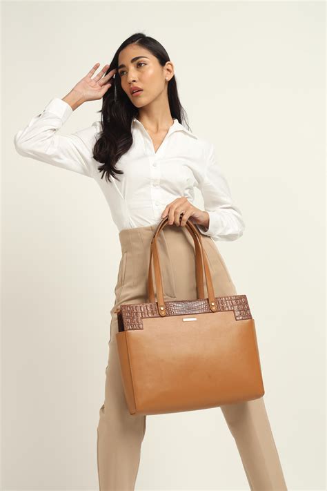 Sophisticated Estelle Croco Tote Bag - Tan | The Gusto