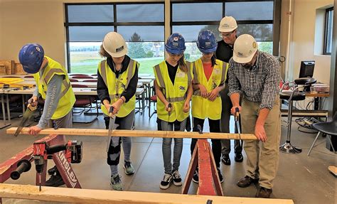 HS and middle school students learn about construction, manufacturing ...
