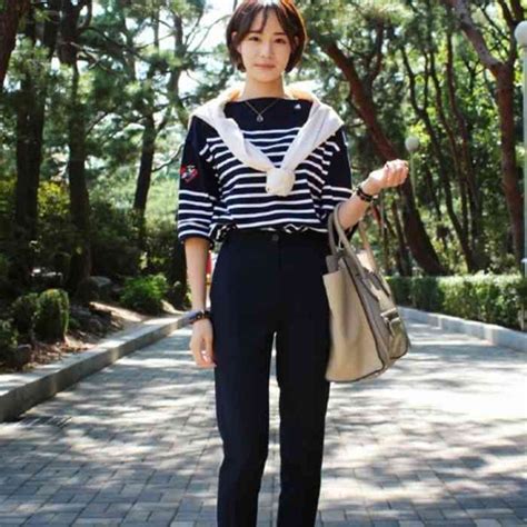 12 Fashion Anak Kuliah Wanita yang Nyaman dan Stylish