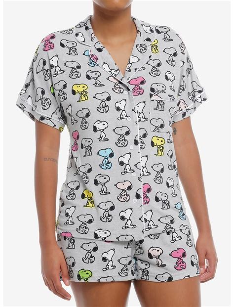 Peanuts Snoopy Pajama Set | Snoopy pajamas, Pajama set, Clothes