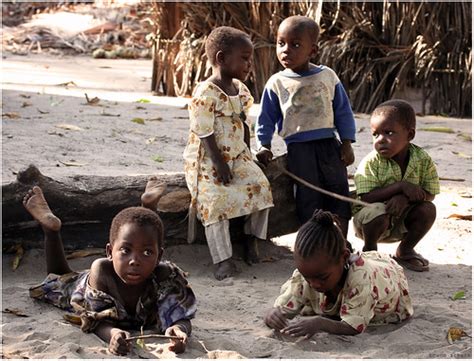 Poverty Pictures for Project 的图像结果