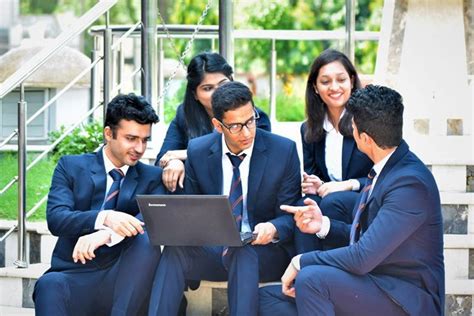 School of Management and Technology Meerut Campus: Photos, Virtual Tour
