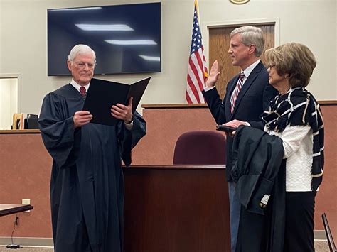 Passing the torch: Son takes dad’s place as circuit judge in courtroom ...