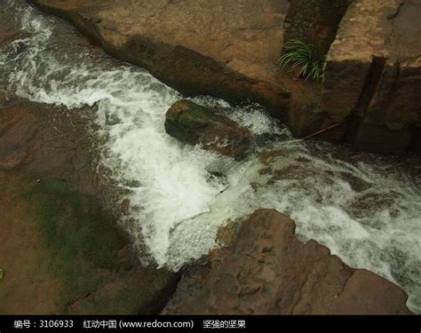 石缝间的潺潺流水高清图片下载_红动中国