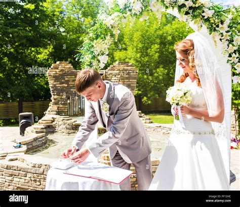 Get Married 的图像结果