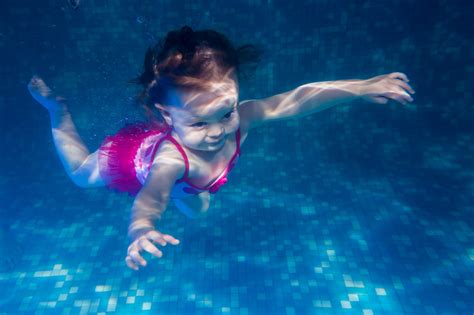 Girls High School Swim Classes 的图像结果