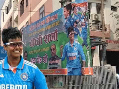 Deepti Sharma reaches Agra city gathers to welcome her Flowers showered ...