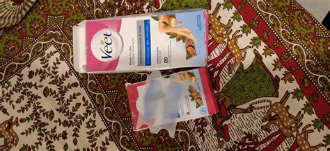 Veet Face and Body Waxing Kit for Sensitive Skin - 8 + 20 Strips ...