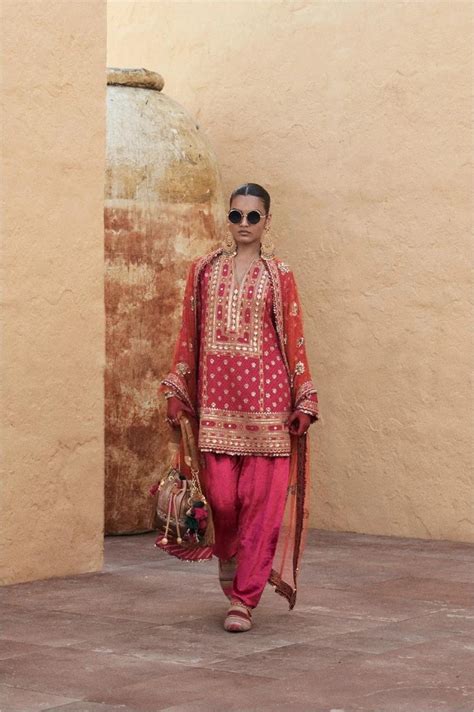 Radhika Merchant wears regal Sabyasachi outfit for 'Anna Seva' pre ...