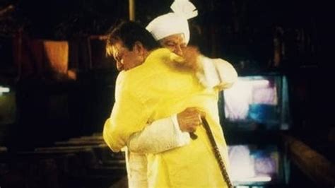 Sanjay Dutt has jadoo ki jhappi for fans as Munna Bhai MBBS completes ...