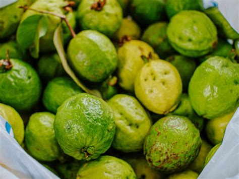 ये ट्रैफिक सिपाही शिक्षक बनकर संवार रहा है 'बेघर बच्ची' की जिंदगी, पूरी ...