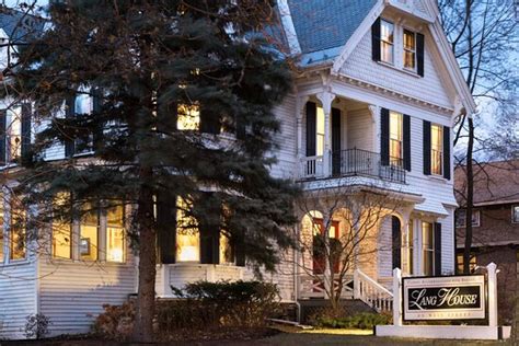 LANG HOUSE ON MAIN STREET BED AND BREAKFAST (Burlington) - B&B Reviews ...