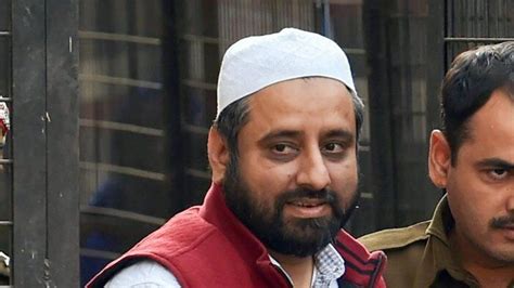 Amanatullah Khan's aide arrested after ACB find Rs 12 lakh cash, gun in ...