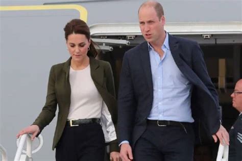凯特王妃脱下裙装换裤装，尽显细腰大长腿，旁边的王子发量亮了_黑色
