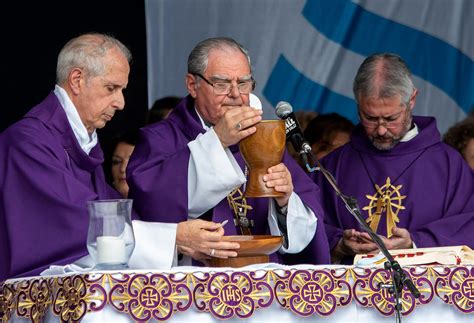 Eucharist - Sacrament, Communion, Liturgy | Britannica