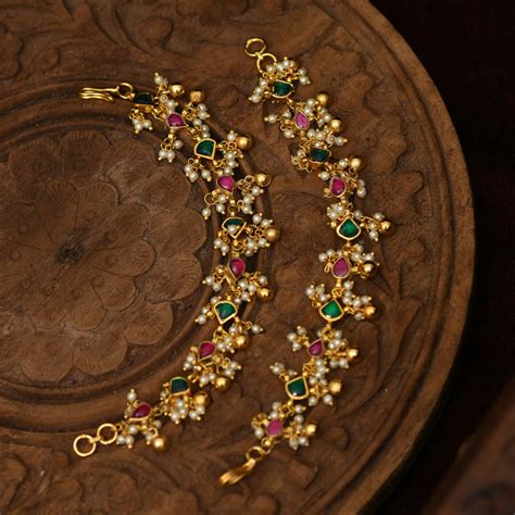 Hanvi Polki Ear Chain
