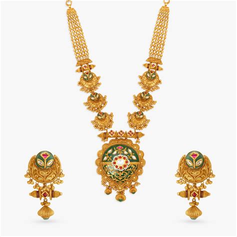 Opulently Classic Necklace Set with Kundan Inlay Work