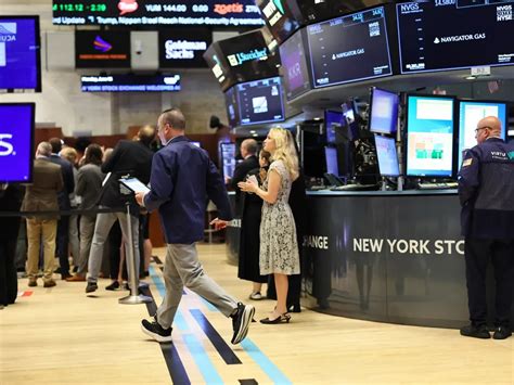 Dow Futures Flatline As Macro, Geopolitical Challenges Stifle Risk ...