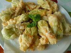 fior di zucchine in pastella fiori di zucchine in pastella con formaggio fior di zucchine in pastella fiori di zucchine in pastella con formaggio