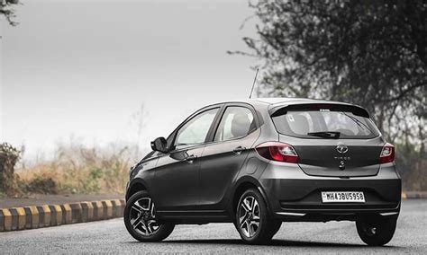 Top 10 hatchback cars in India under Rs 10 lakhs