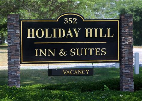 HOLIDAY HILL INN & SUITES (Dennis Port, MA - Cape Cod) - Motel Reviews ...